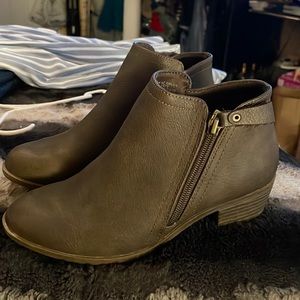 BROWN ARIZONA ANKLE BOOTS!!!